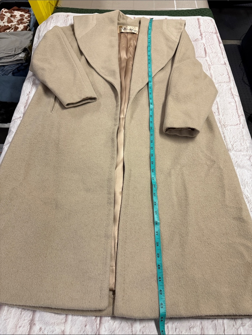 Vintage 1940s-1960’s Open Front Draped Coat in Beige fuller and Hillman - Picture 12 of 16